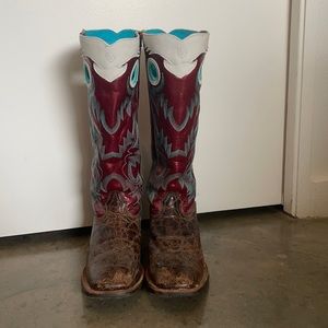 Lightly worn Ariat square toed, cowboy boots